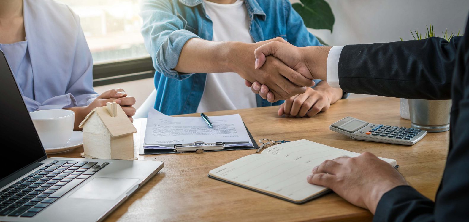 Foto eines Handschlages